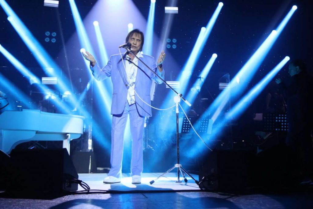 Roberto Carlos canta no Cruzeiro Emoções em Alto Mar