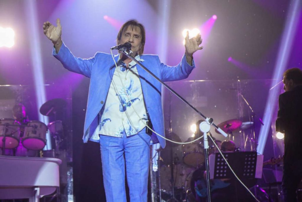 Roberto Carlos canta no Cruzeiro Emoções em Alto Mar