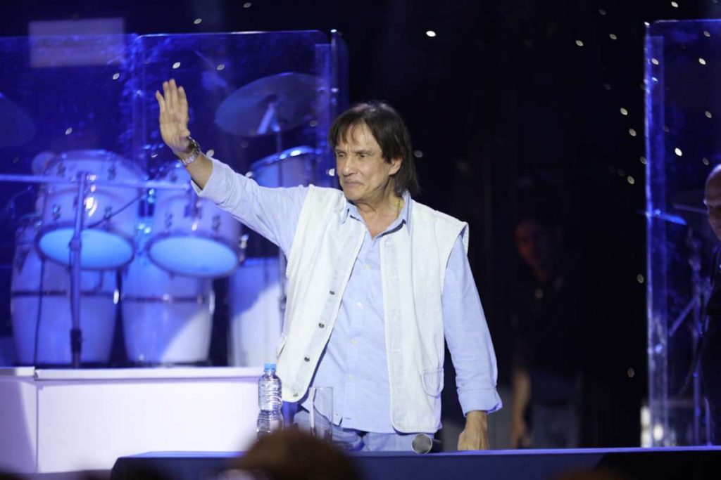 Roberto Carlos canta no Cruzeiro Emoções em Alto Mar