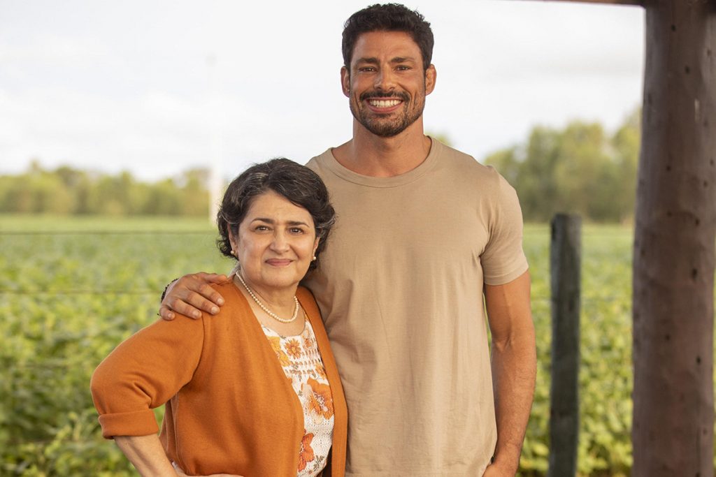 Angelina (Inez Viana) e Caio (Cauã Reymond) em Terra e Paixão