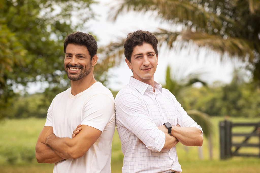 Caio (Cauã Reymond) e Daniel (Johnny Massaro) em Terra e Paixão