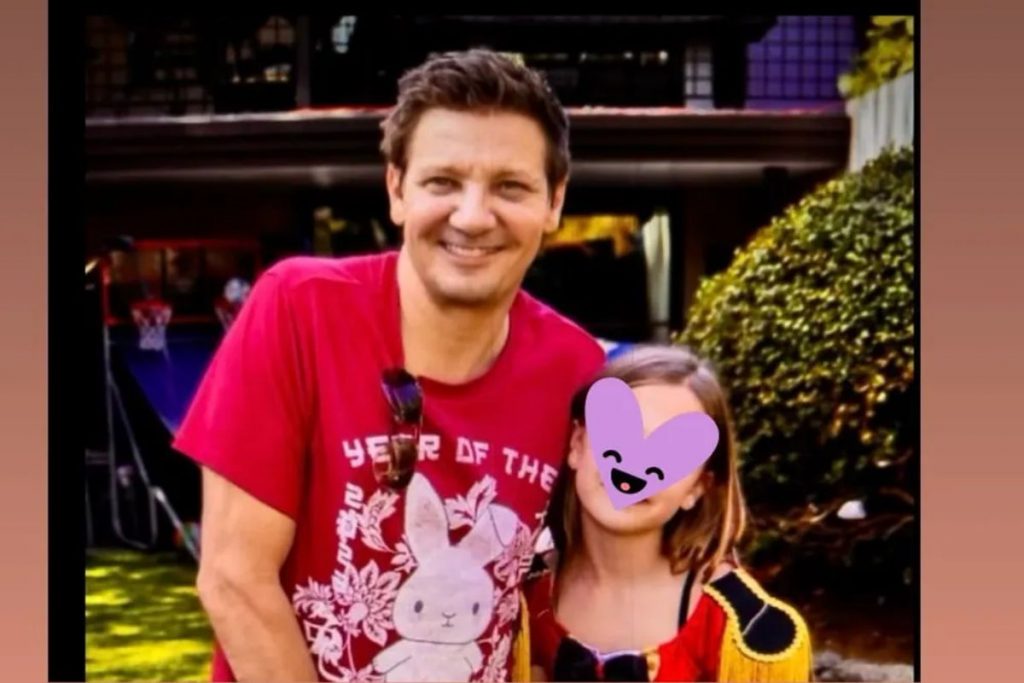 Jeremy Renner com a filha