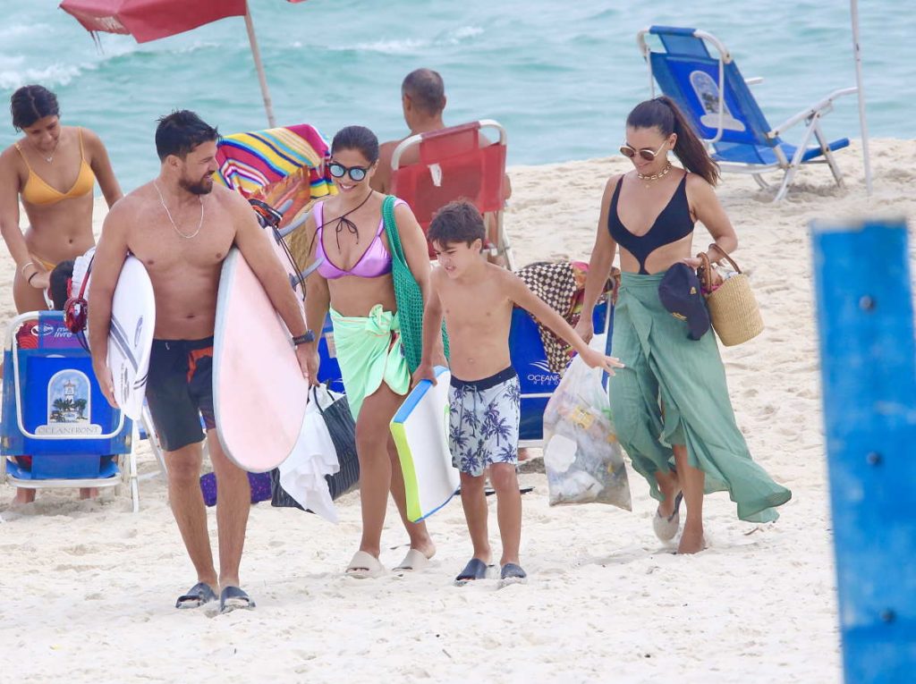 Juliana Paes na praia da Barra da Tijuca