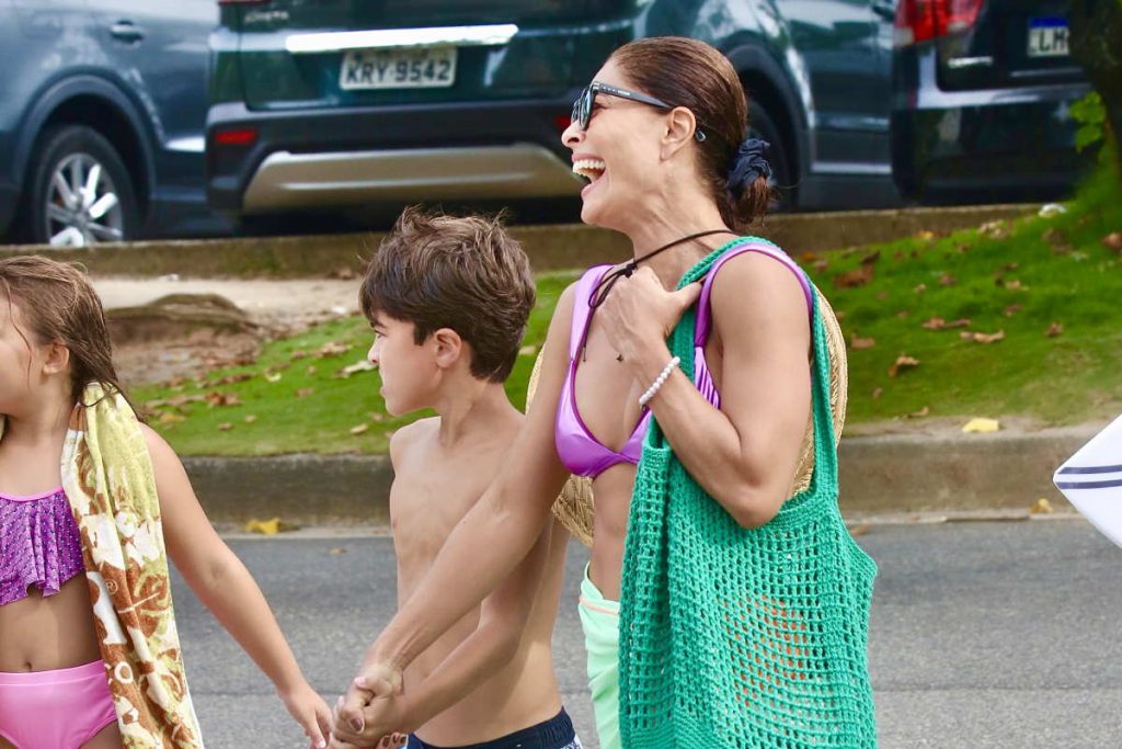 Juliana Paes na praia da Barra da Tijuca