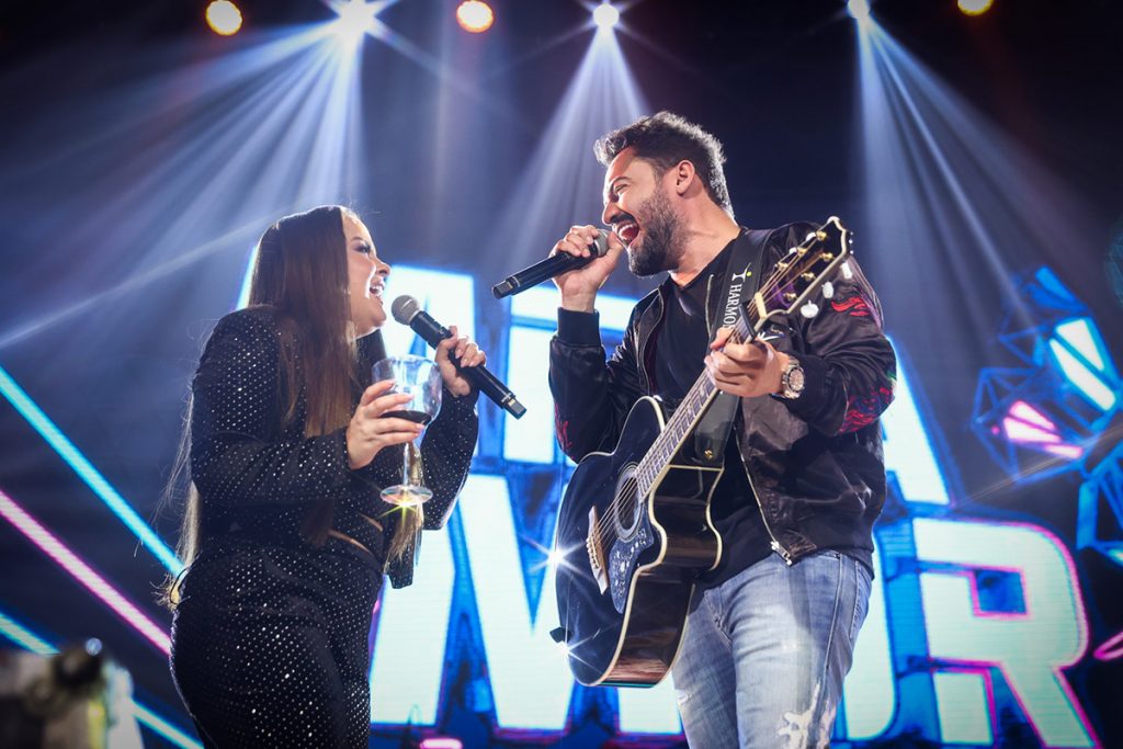 Maiara e Fernando Zor cantaram juntinhos