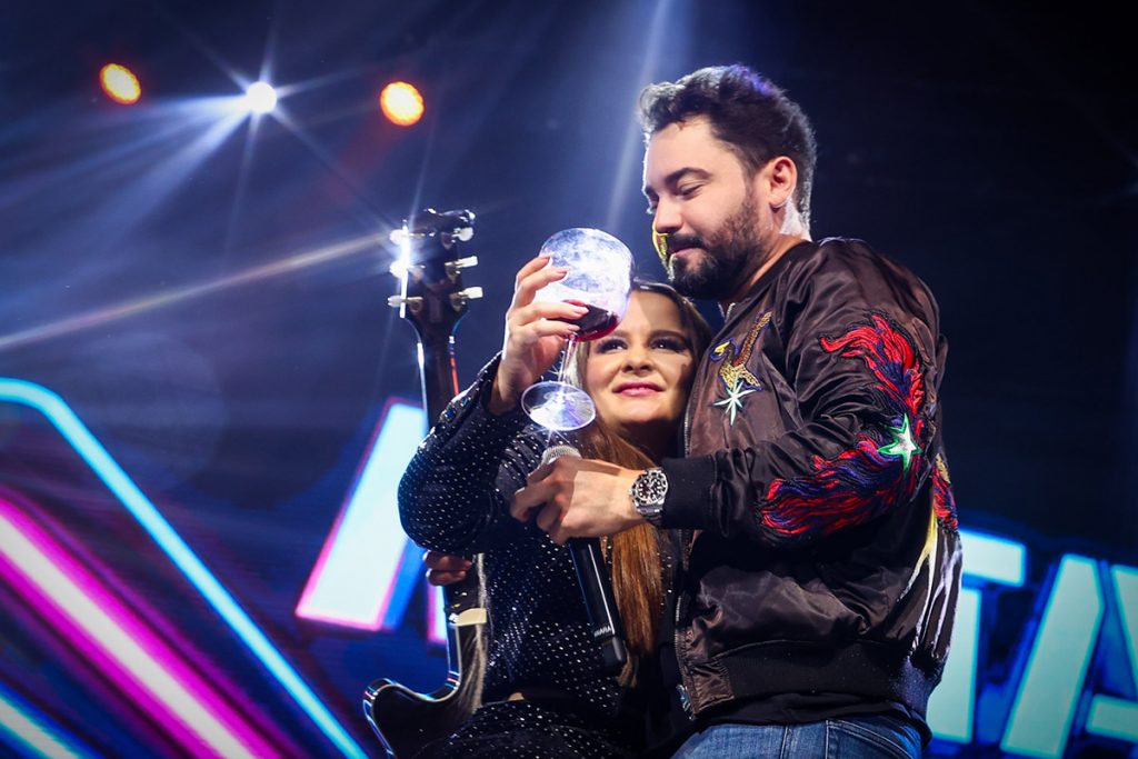 Maiara e Fernando Zor trocaram muitos carinhos