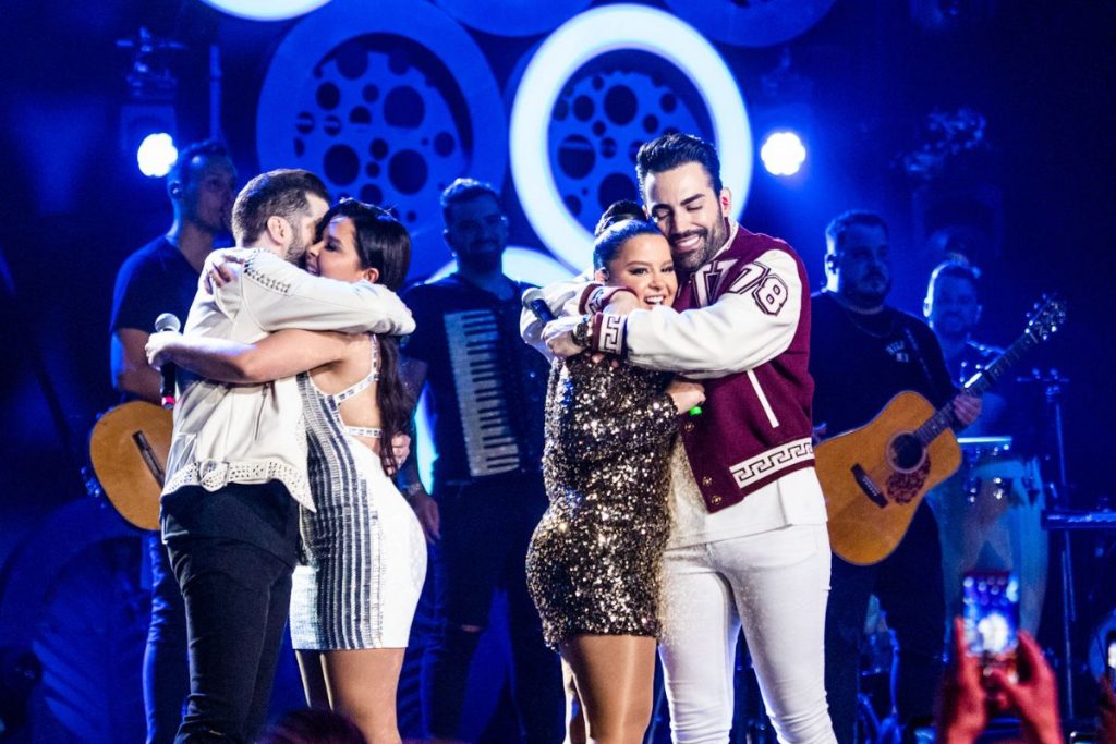 O abraço das duplas Guilherme e Benuto com Maiara e Maraisa