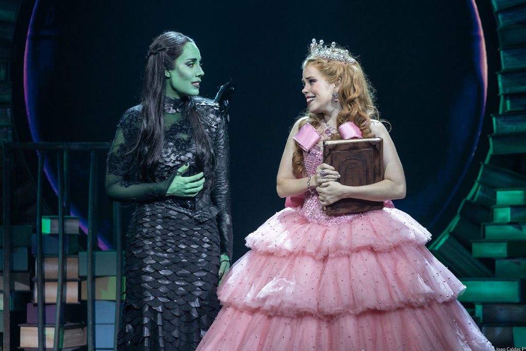 Myra Ruiz e Fabi Bang contracenam juntas em Wicked