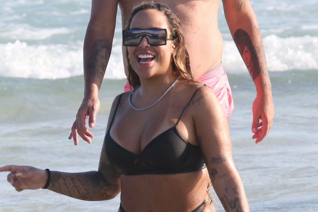 rafaella santos praia