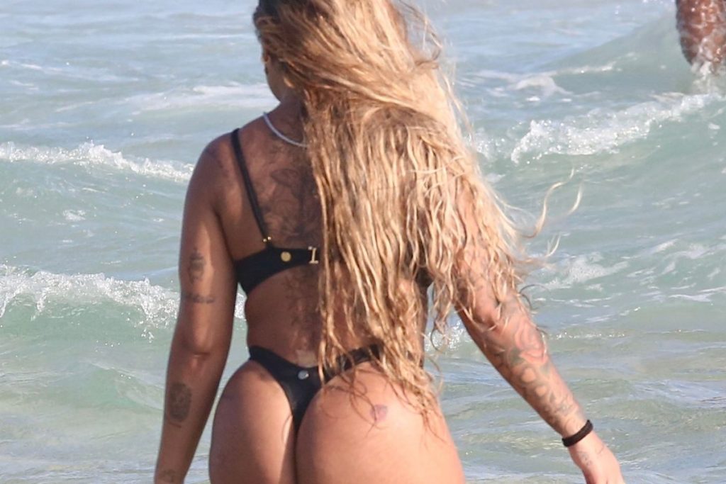 rafaella santos praia