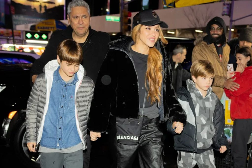 Shakira com os filhos nas ruas de Nova York