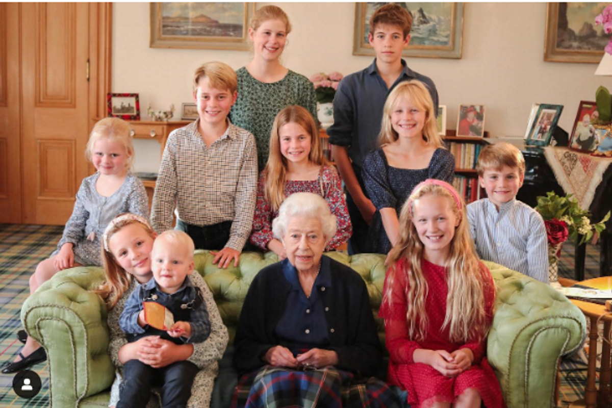 Rainha Elizabeth com netos e bisnetos