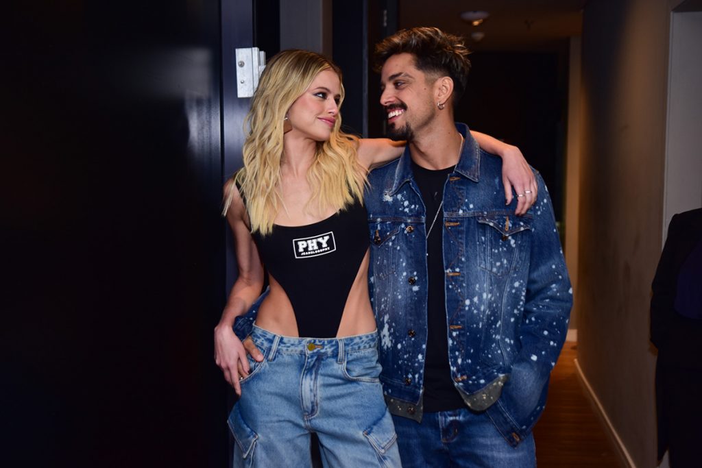 Agatha Moreira e Rodrigo Simas marcaram presença em evento de moda