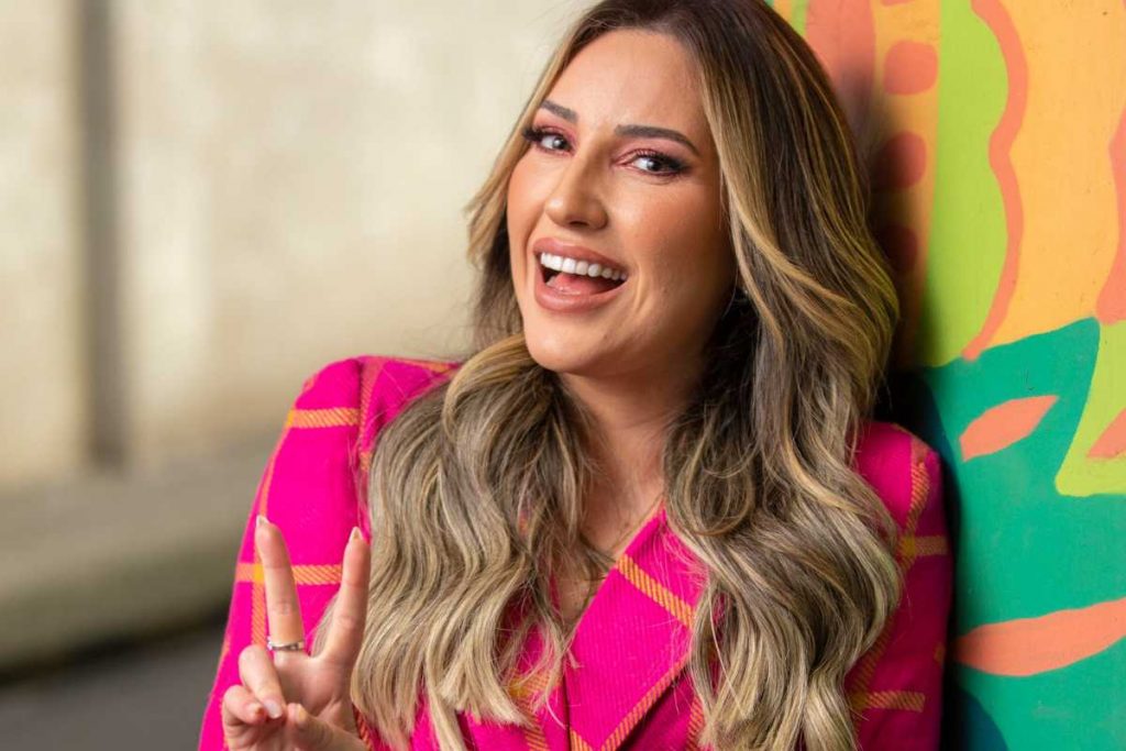 Amanda posando após vencer o BBB23