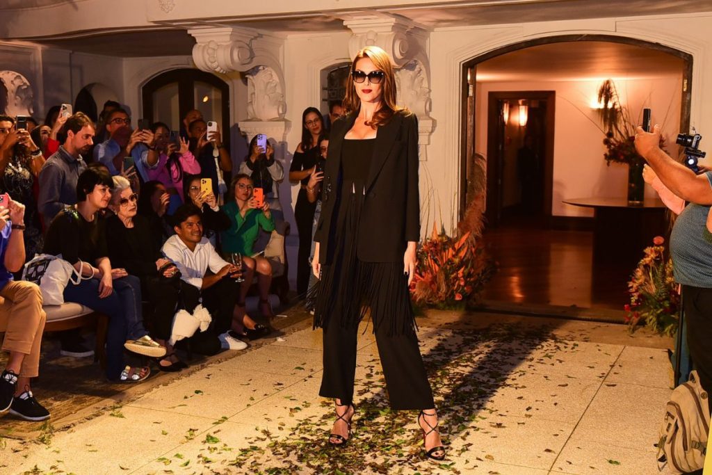 Ana Hickmann cheia de estilo, na passarela