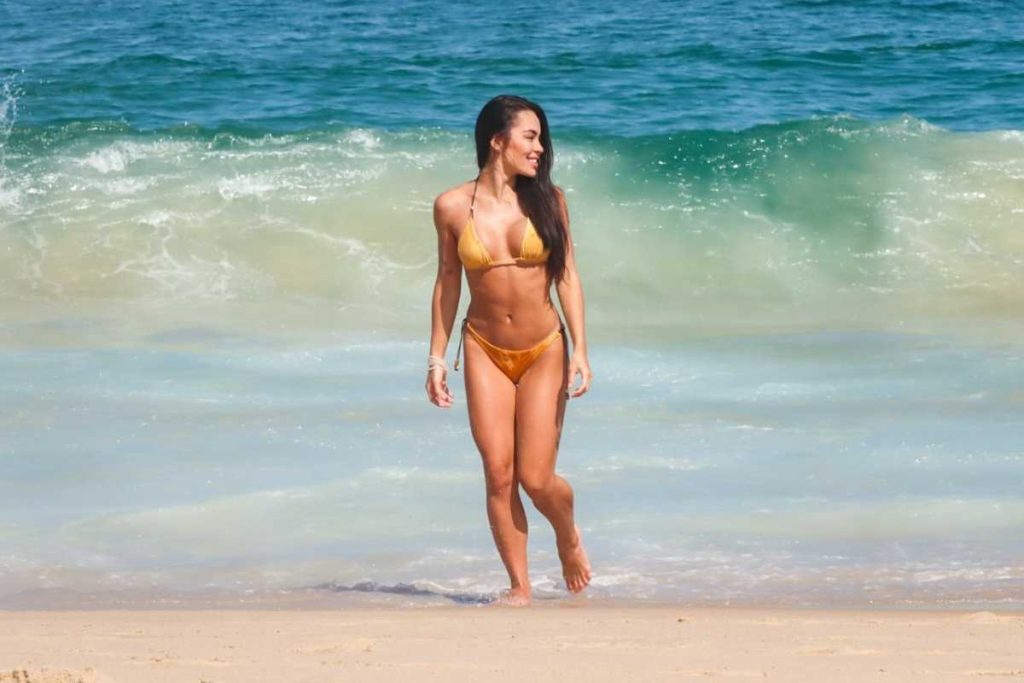 Bia Michelle curtindo praia na Zona Sul do Rio de Janeiro