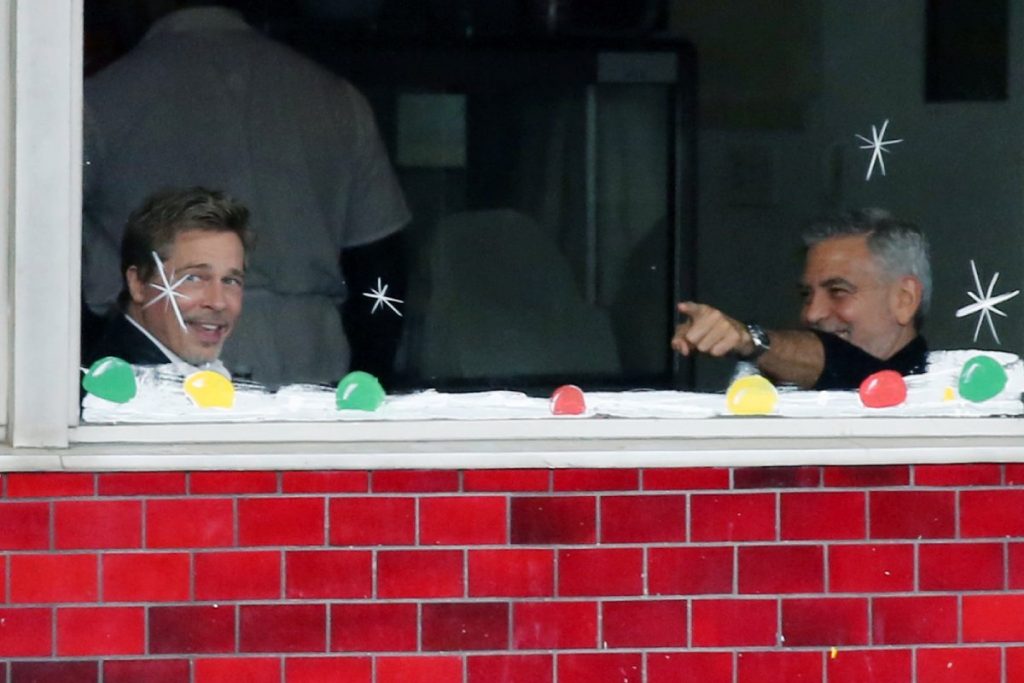 Brad Pitt e George Clooney filmando "Wolves"