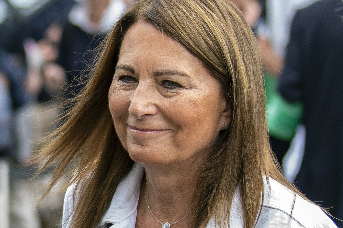 Mãe de Kate Middleton pode decretar falência devido à dívida milionária