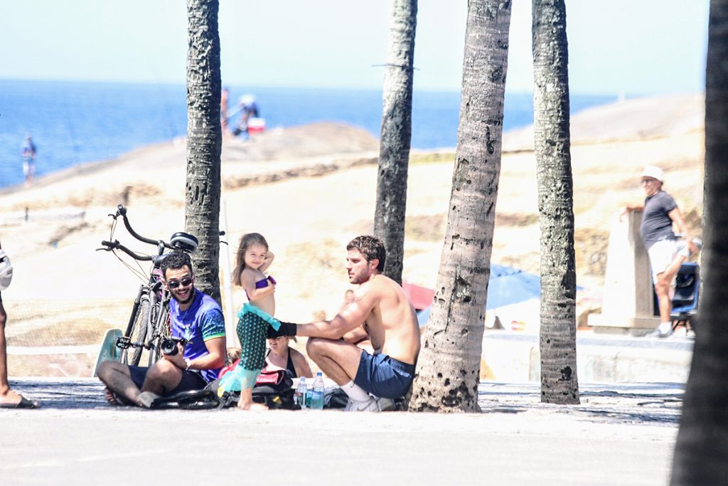 O ator estava acompanhado pela filha Maria, de três anos