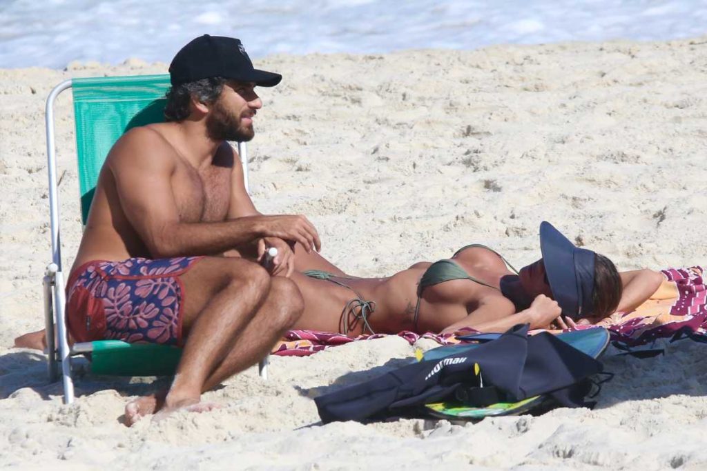 Deborah Secco e Hugo Moura curtindo praia da Barra da Tijuca