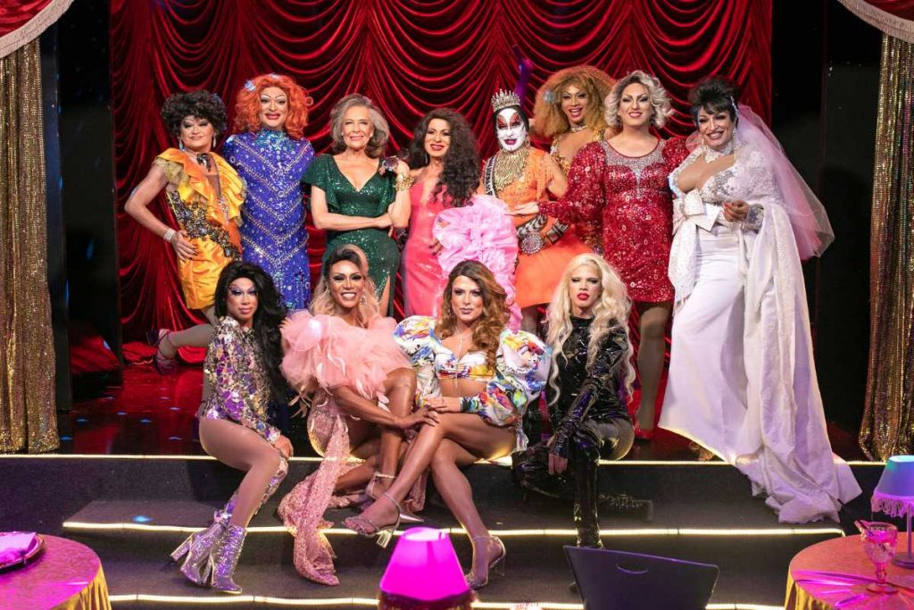 Drag queens na boate de Divina Valéria em Travessia