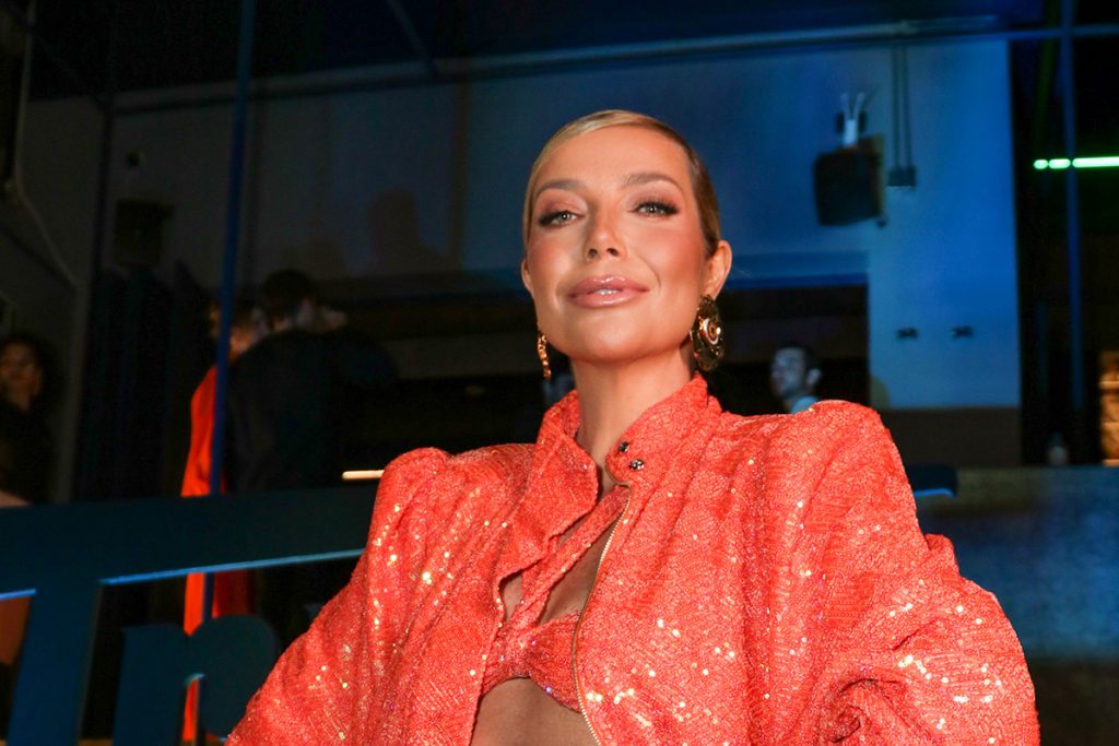 Luiza Possi arrasou com um look super brilhante