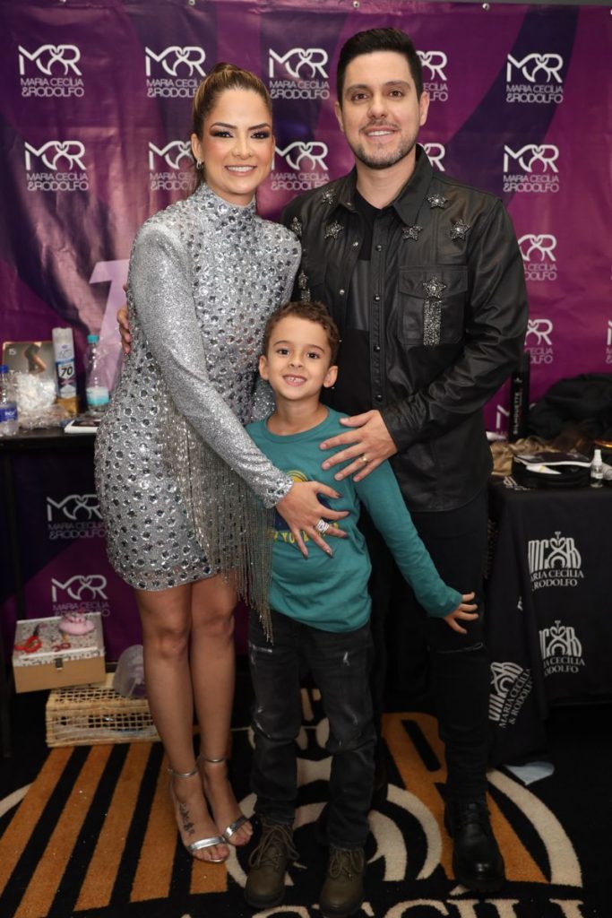 Maria Cecília e Rodolfo com o filho, Pedro, no camarin