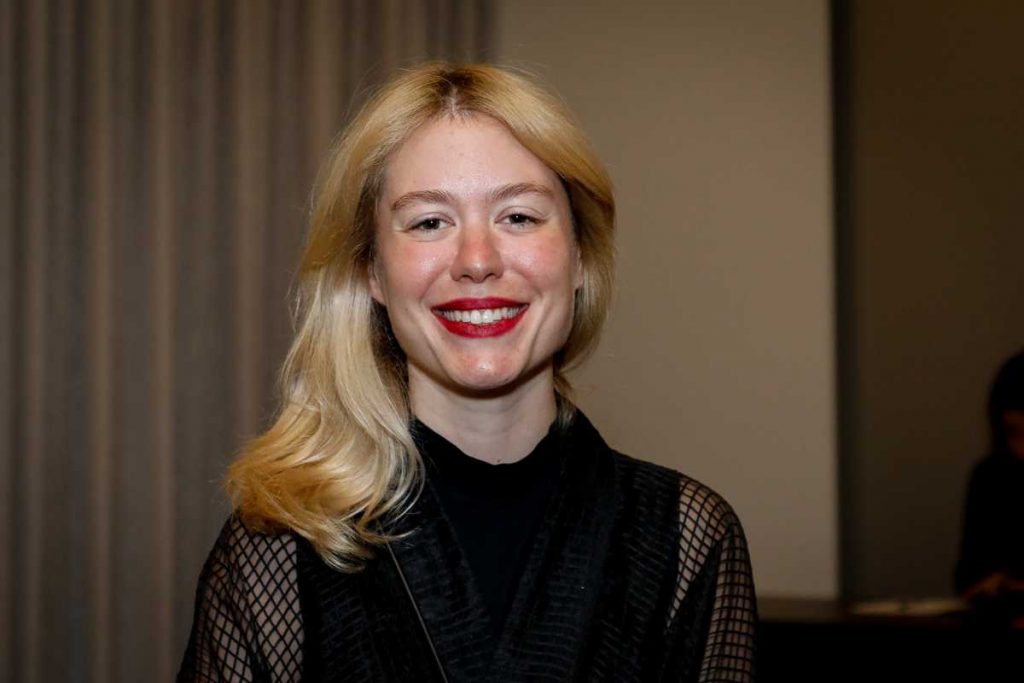 Maria Luiza Jobim prestigiando Adriana Calcanhotto em homenagem a Gal Costa