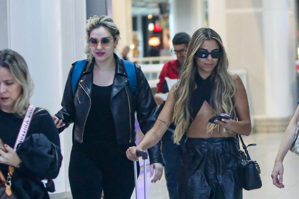 marília e key no aeroporto