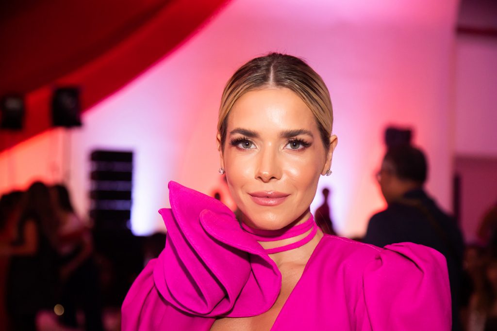 Monique Alfradique marcou presença no evento