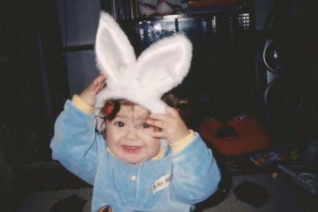 Maísa Silva na Páscoa, na infância