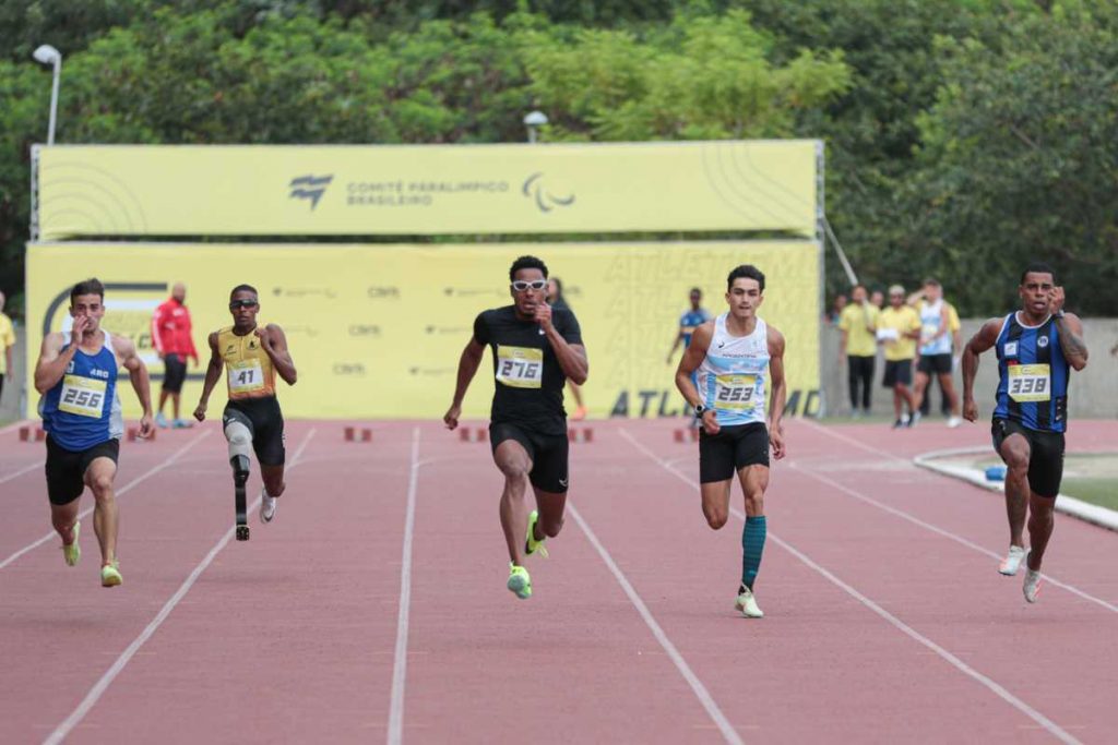 Paulo André correndo em primeira prova após BBB22