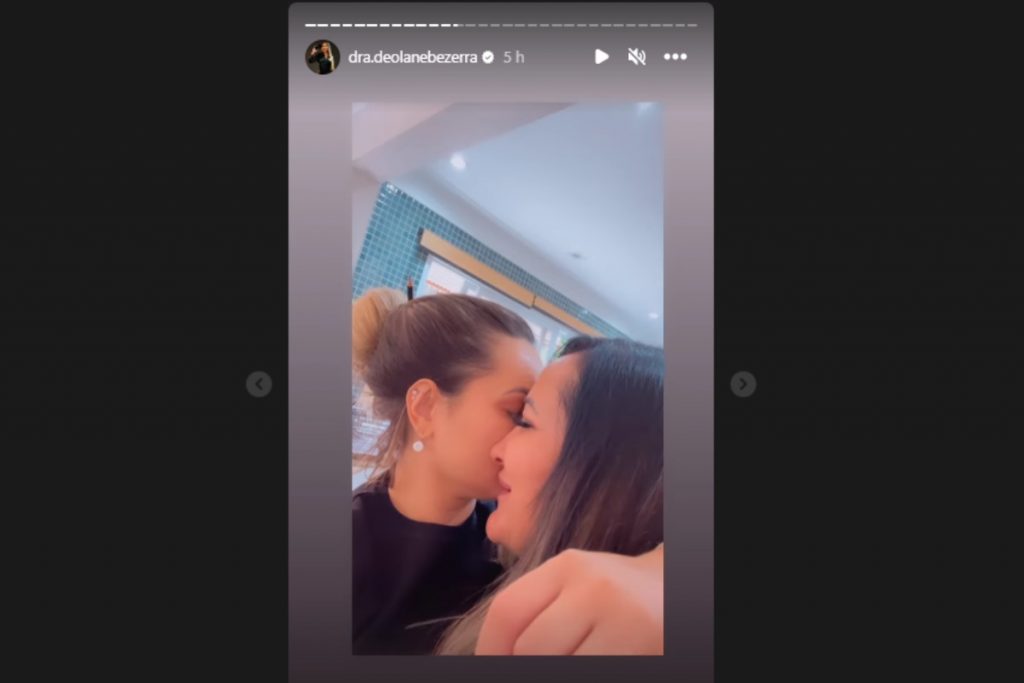 stories do Instagram de Deolane e Solange Bezerra fazendo as pazes