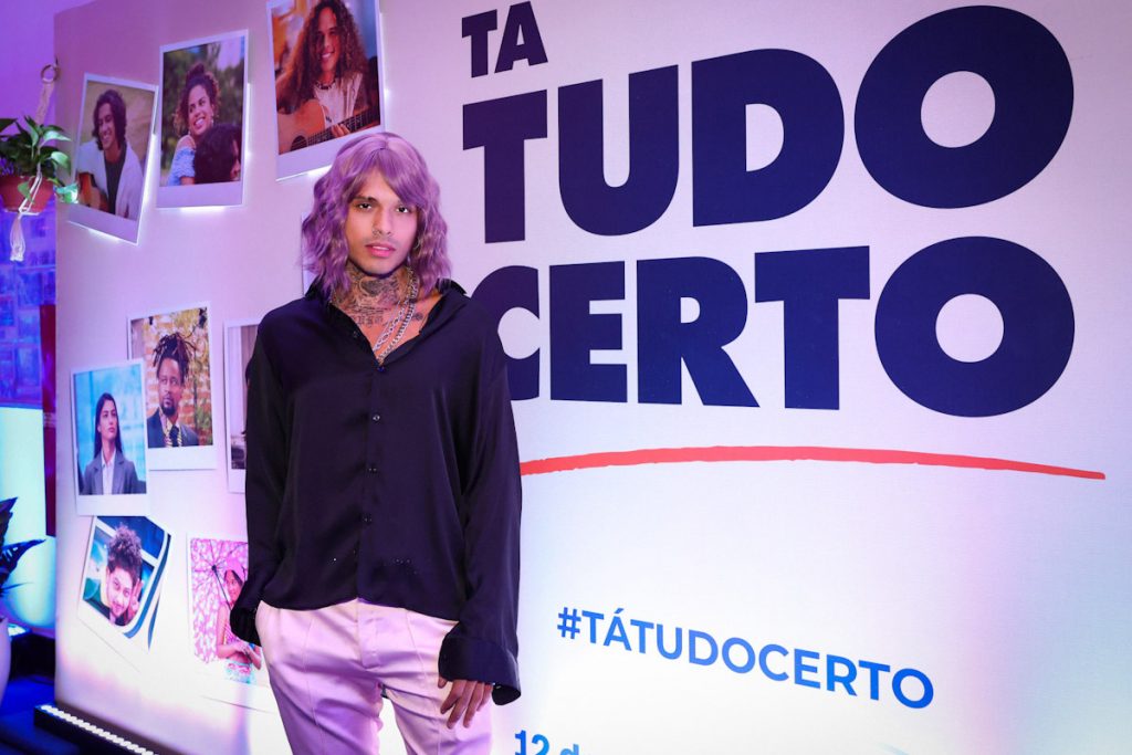 Vitão usou uma peruca lilás no evento