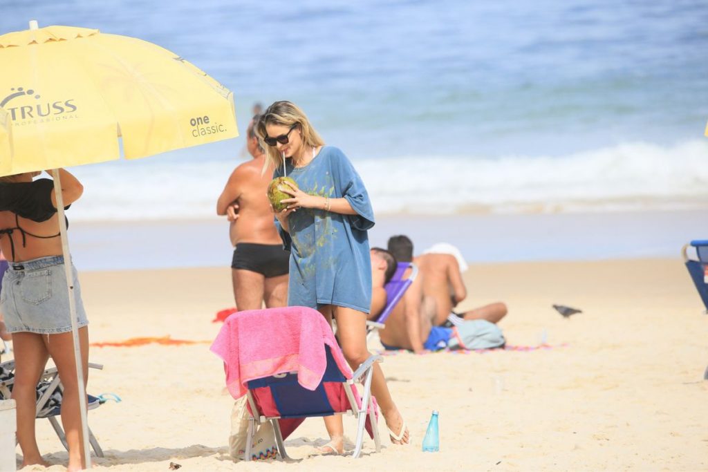 yasmin brunet na praia
