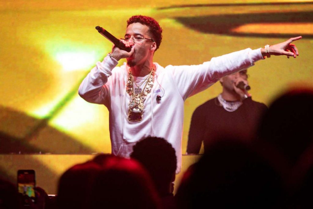 L7nnon foi a atração da noite.