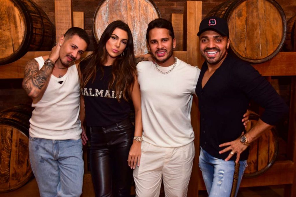 Carlinhos Maia e Lucas Guimarães com Pétala Barreiros e Tirullipa.