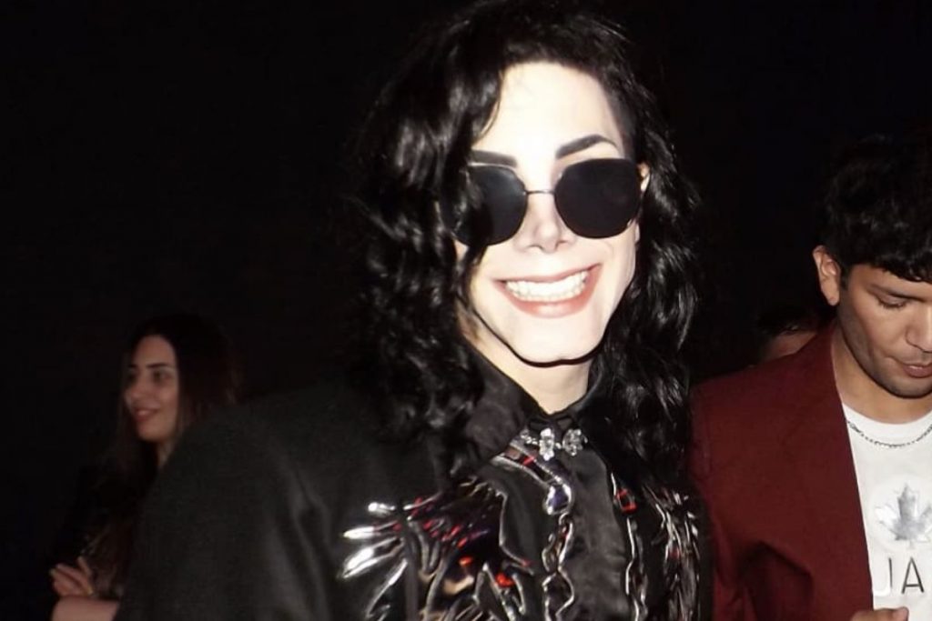 Fã gasta R$ 210 mil em cirurgia plástica para se parecer Michael Jackson