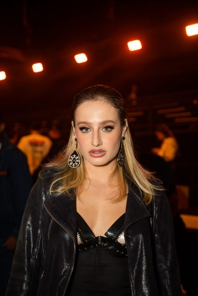 Bruna Griphao no desfile da Dendezeiro na SPFW