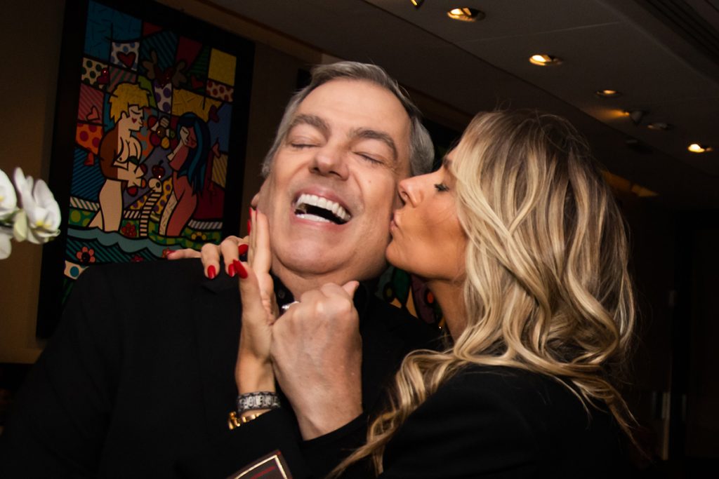 Adriane Galisteu se divertiu muito ao lado de Marco Antônio de Biaggi