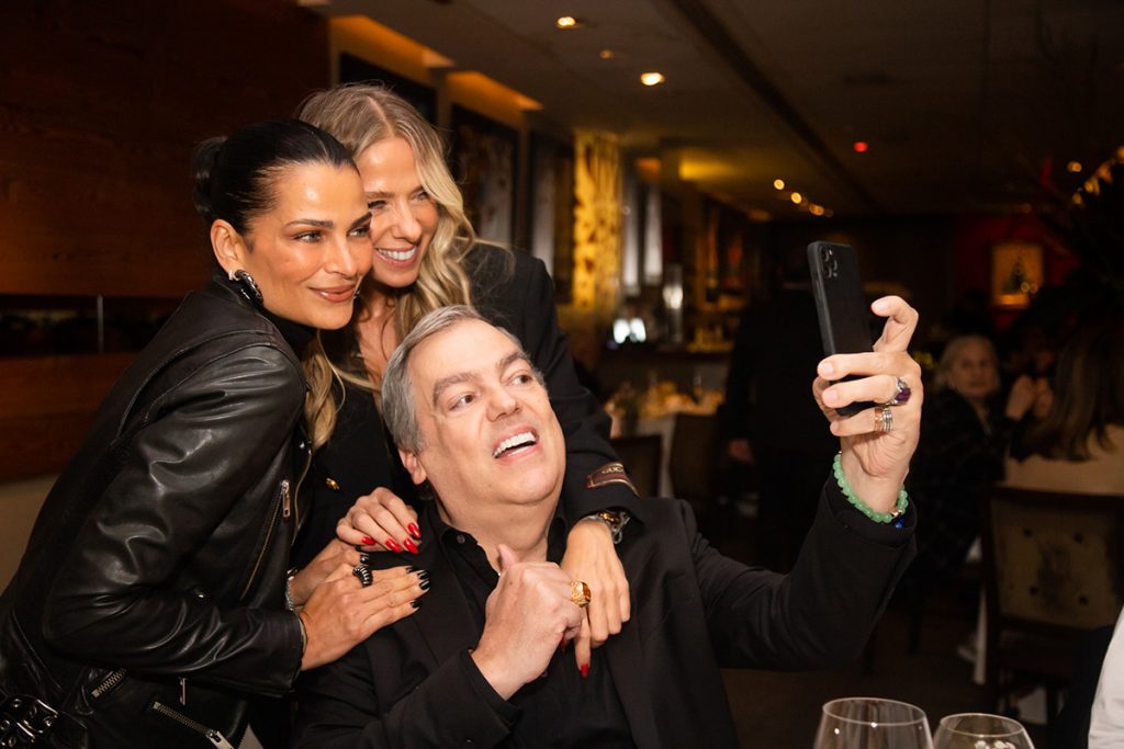 Marco Antônio de Biaggi, Adriane Galisteu e Fernanda Motta registraram muitos momentos do evento