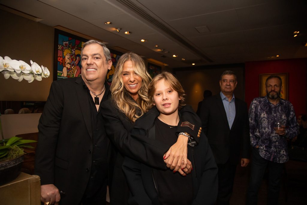 Marco Antônio de Biaggi posou com Adriane Galisteu e Vittorio