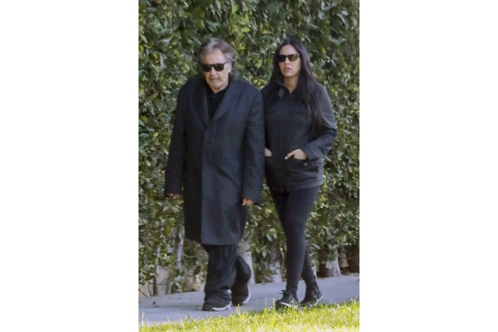 al pacino e namorada