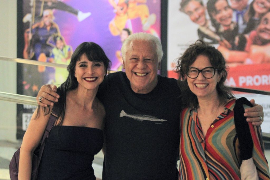 Alexandra Martins, Antônio Fagundes e Patrícia Pillar posaram juntos para os fotógrafos