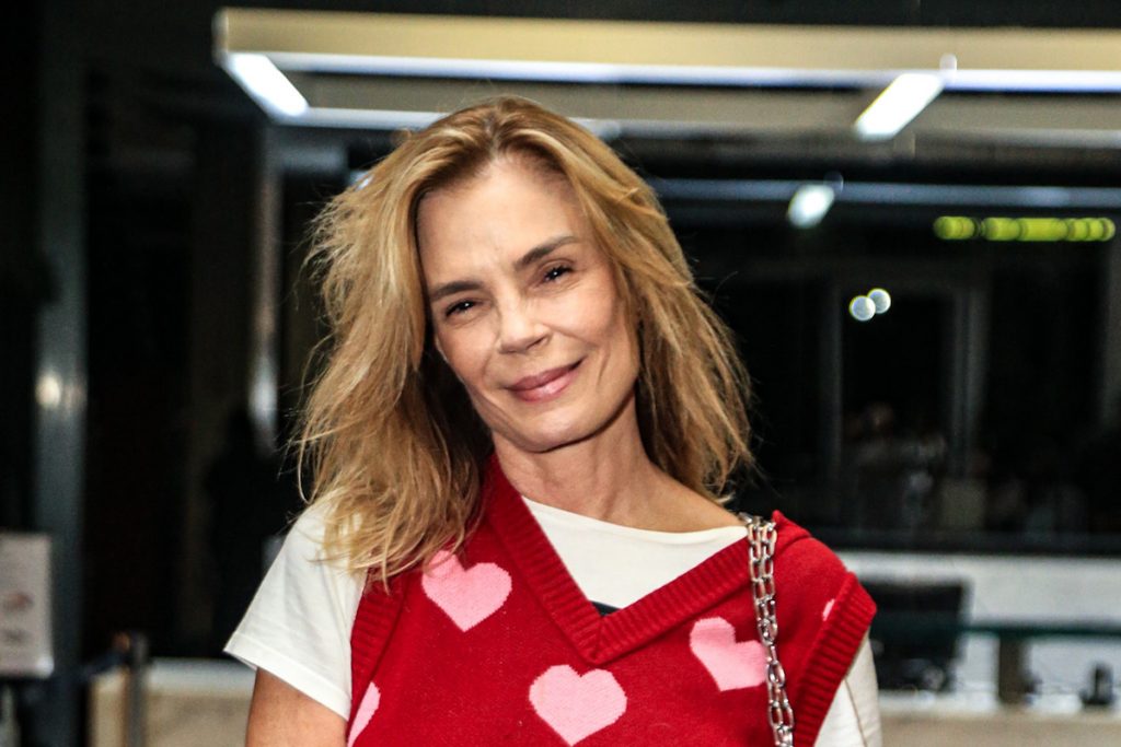 Alexia Dechamps marcou presença no teatro para prestigiar Ana Lúcia Torre