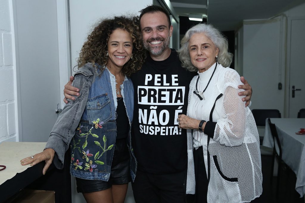 Aline Borges e Alex Nader com Marieta Severo