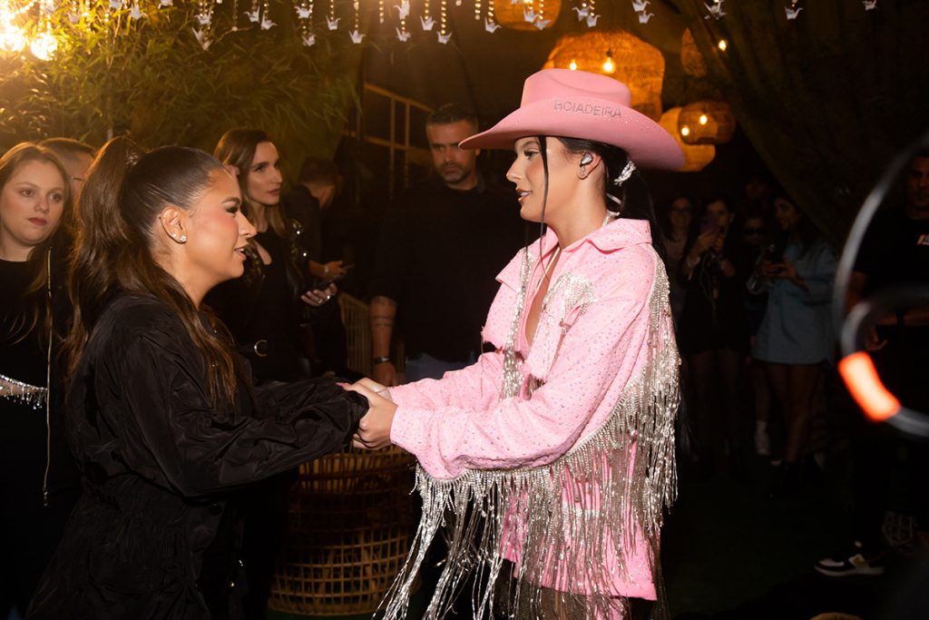 Ana Castela recebeu Simone Mendes na gravação de DVD