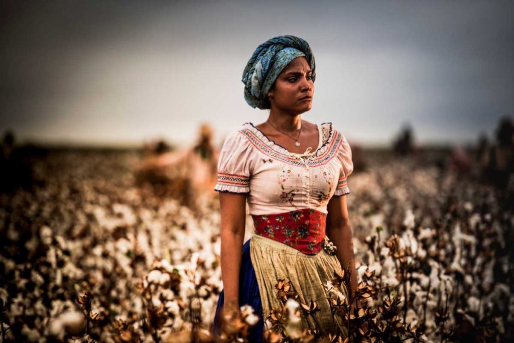 Bárbara Reis como Doninha em Velho Chico