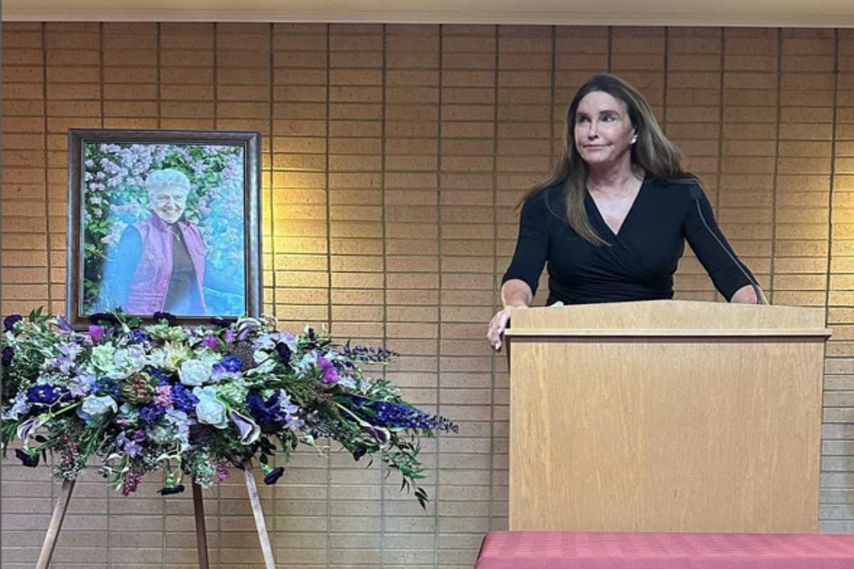 Caitlyn Jenner no memorial da mãe
