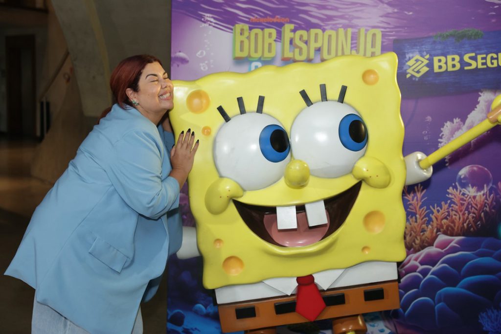 Fabiana Karla curtiu a estreia do musical Bob Esponja